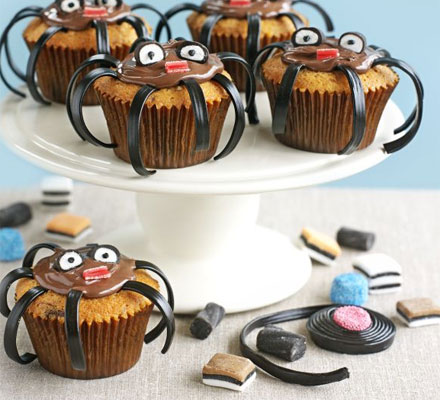 Spooky spider cakes