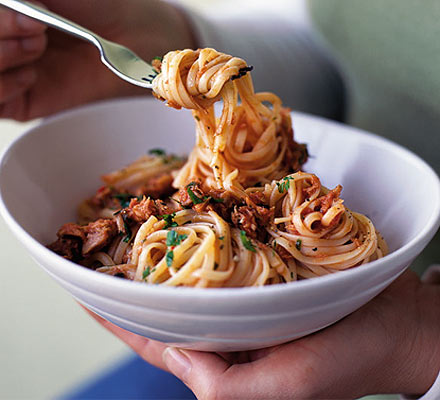 Linguine with tuna sauce