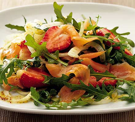 Salmon, strawberry & fennel salad