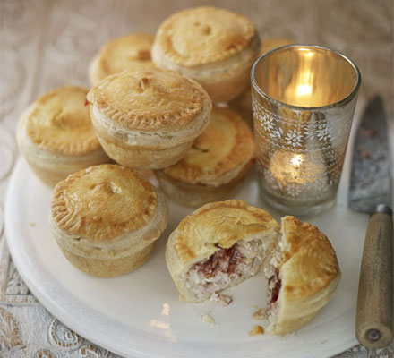 Mini turkey & cranberry pies