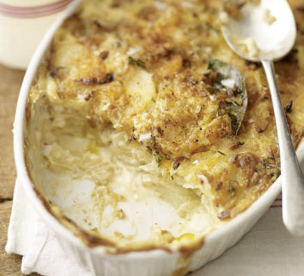 Creamy potato & shallot gratin