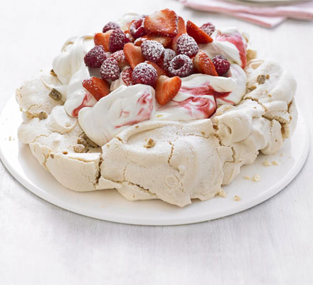 Almond meringue with summer berries