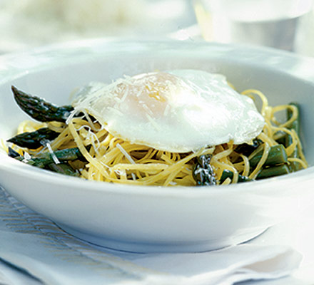 Linguine with asparagus & egg