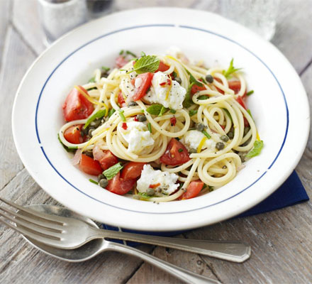 Pasta with mozzarella, mint & fresh tomato sauce