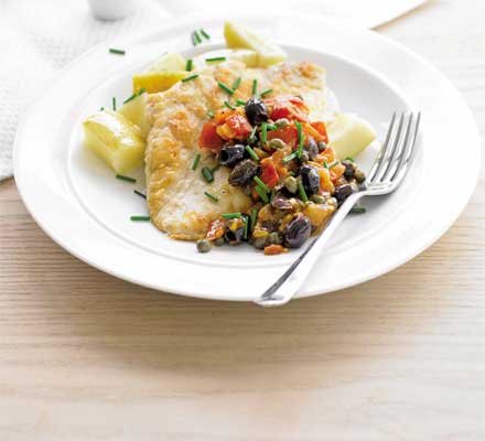 Flattened chicken with tomatoes, olives & capers