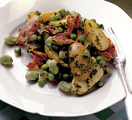 Salad of new potatoes with pancetta, broad beans & mint