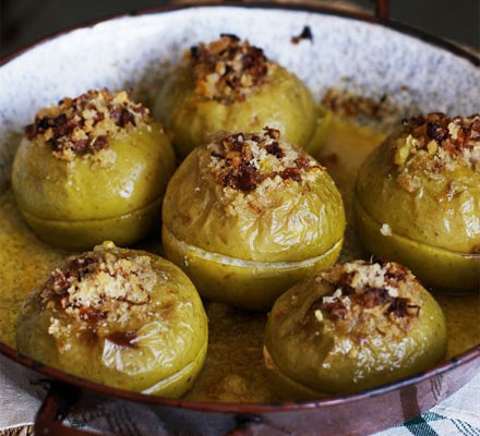 Roast apples with cinnamon sugar