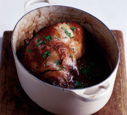 Slow-cooked lamb with onions & thyme