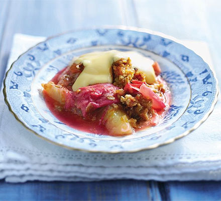 Rhubarb & pear crumble