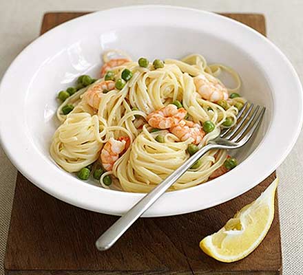 Pea, prawn & lemon linguine