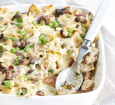 Creamy ham & mushroom pasta bake