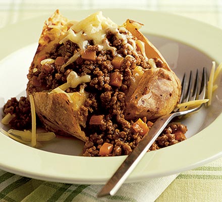 Baked potato with cheesy mince