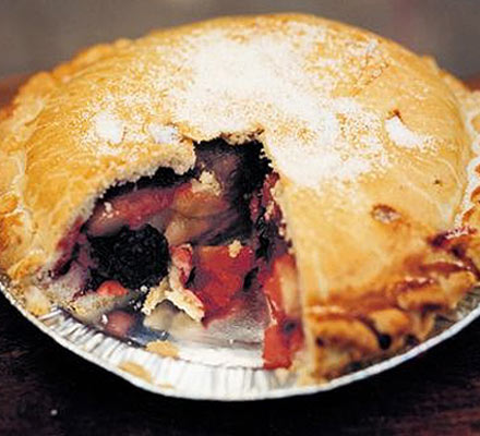 Gales blackberry & apple pie