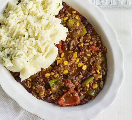 Chilli bean bake with soured cream mash