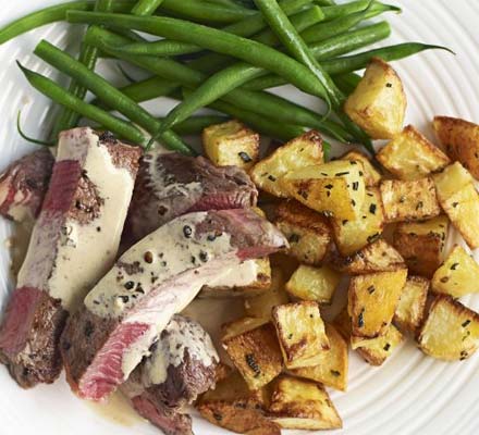 Beef with peppercorn sauce & sauté potatoes