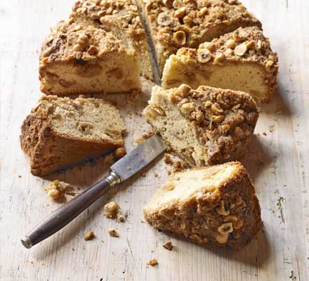 Caramelised apple cake with streusel topping