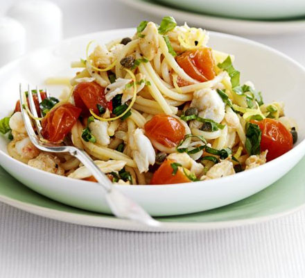 Spaghetti with crab, cherry tomatoes & basil