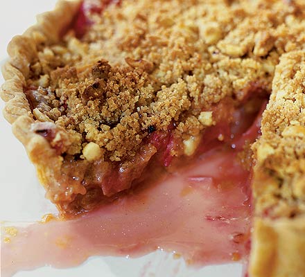 Rhubarb streusel pie