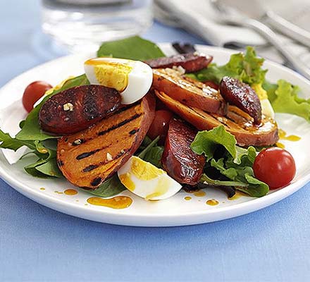 Warm chorizo, sweet potato & egg salad