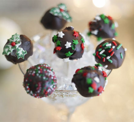 Christmas brownie lollipops