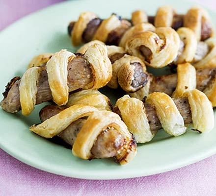 Sausage roll twists with tomato dip