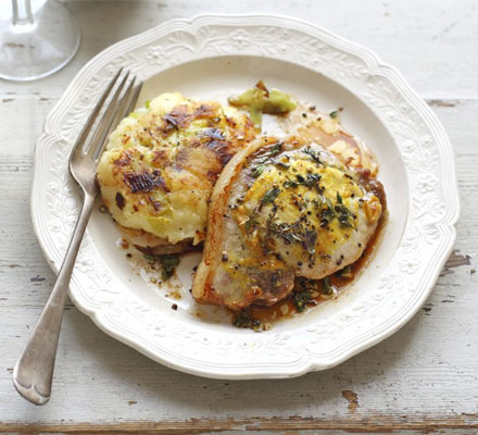 Pork chops with bubble ‘n’ leek cakes