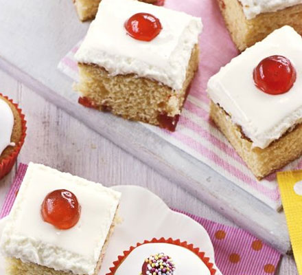 Cherry mallow traybake