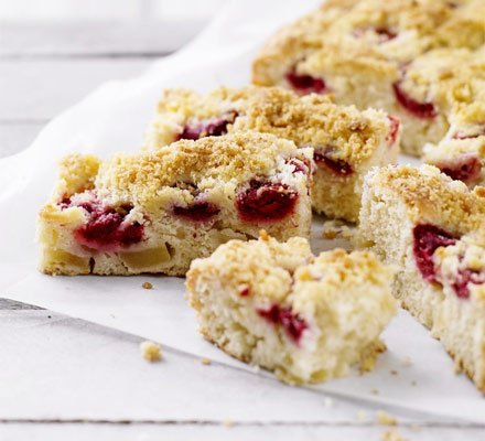 Raspberry & apple crumble squares