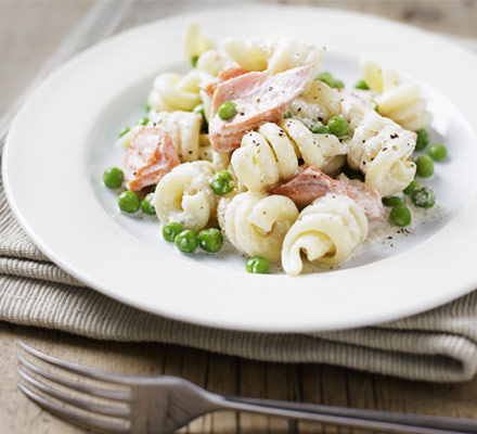 Smoked trout & pea pasta