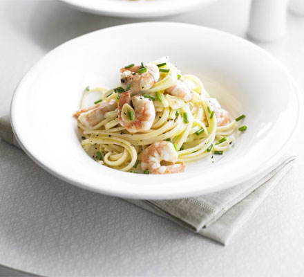 Creamy linguine with prawns