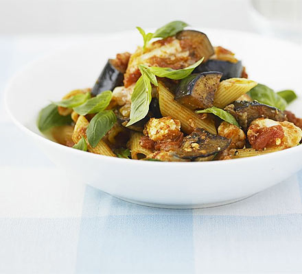 Aubergine & goat’s cheese pasta