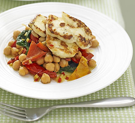 Spiced chickpeas with halloumi