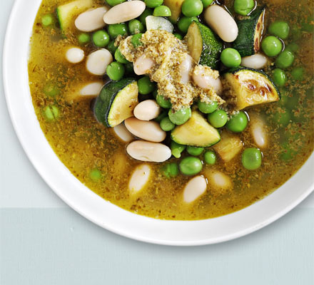 Courgette, pea & pesto soup