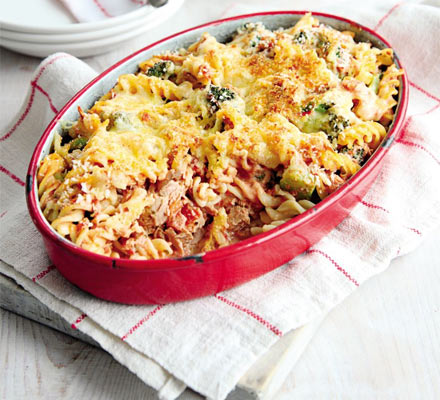 Tuna & broccoli pasta bake