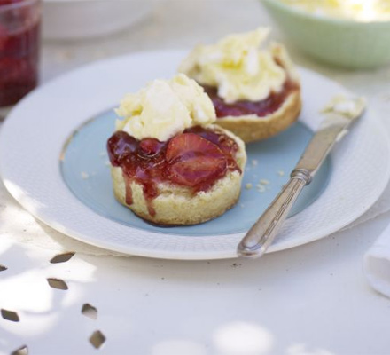 Eton mess scones