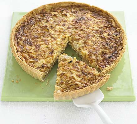 Sticky onion & cheddar quiche