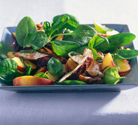 Balsamic chicken & peach salad