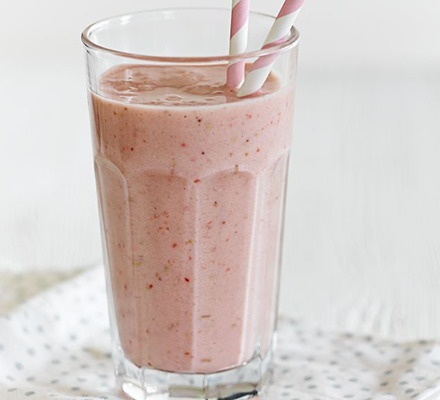 Strawberry & banana almond smoothie