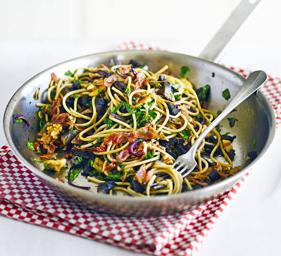 Spaghetti with garlic mushrooms & prosciutto