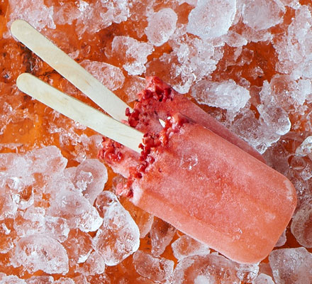 Strawberry & Prosecco ice lollies