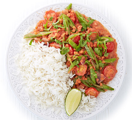 Tomato, runner bean & coconut curry