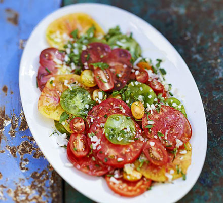 Garden tomato salad