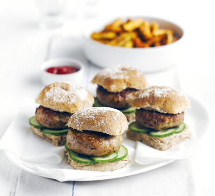 Turkey burgers with sweet potato chips