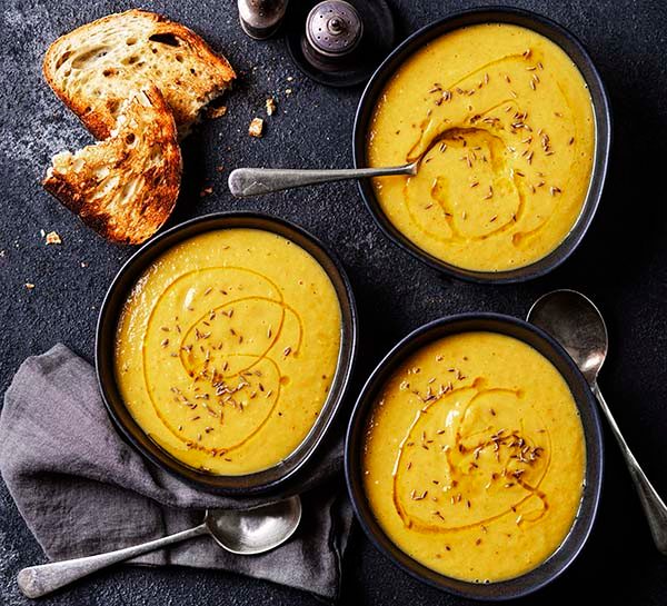 Spicy roasted parsnip soup